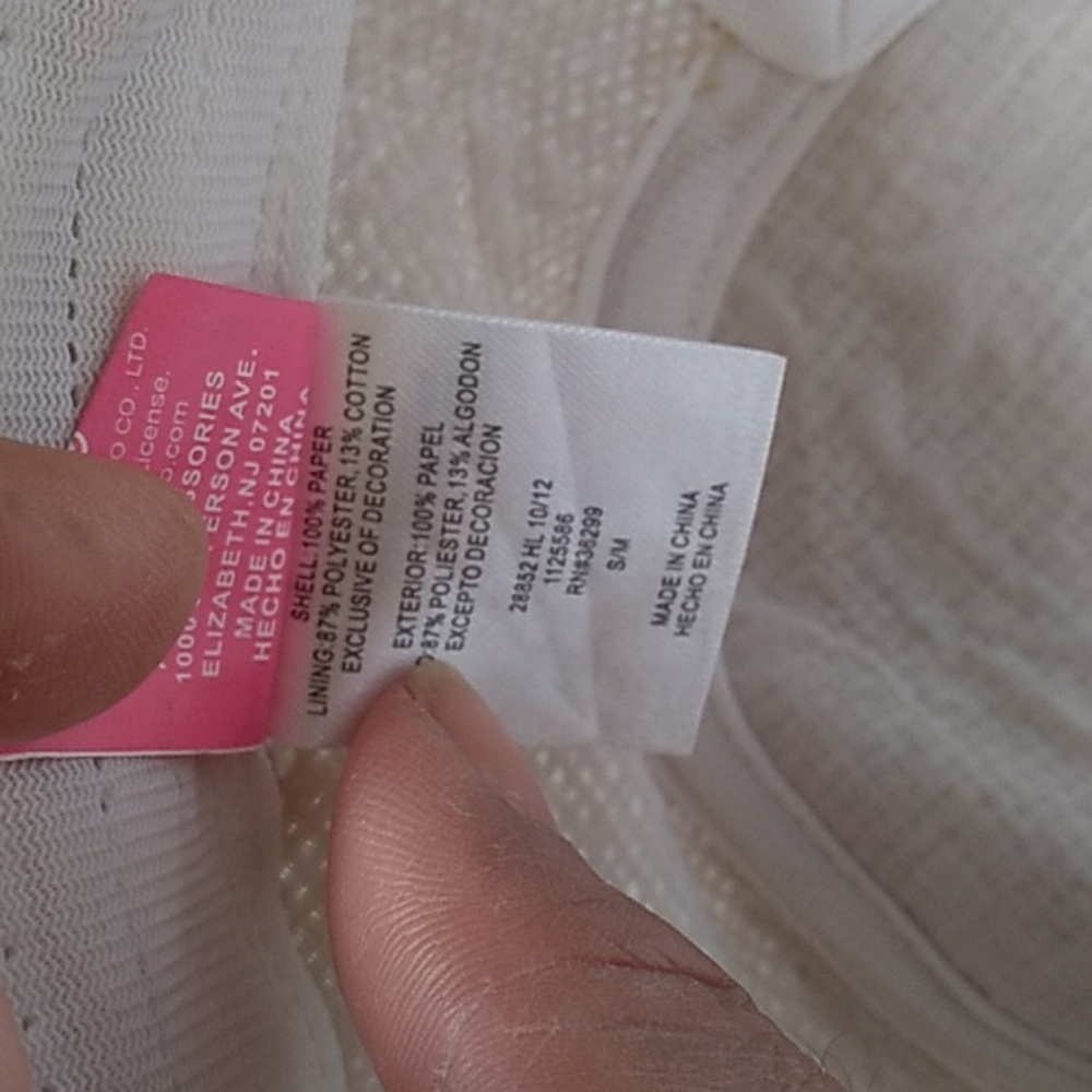 Hello Kitty Hat, Great Condition - image 5